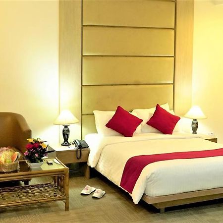 Asia Pacific Hotel Дака Екстериор снимка