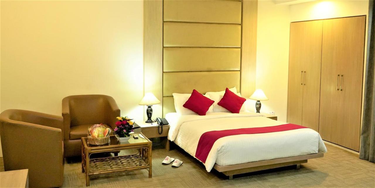 Asia Pacific Hotel Дака Екстериор снимка