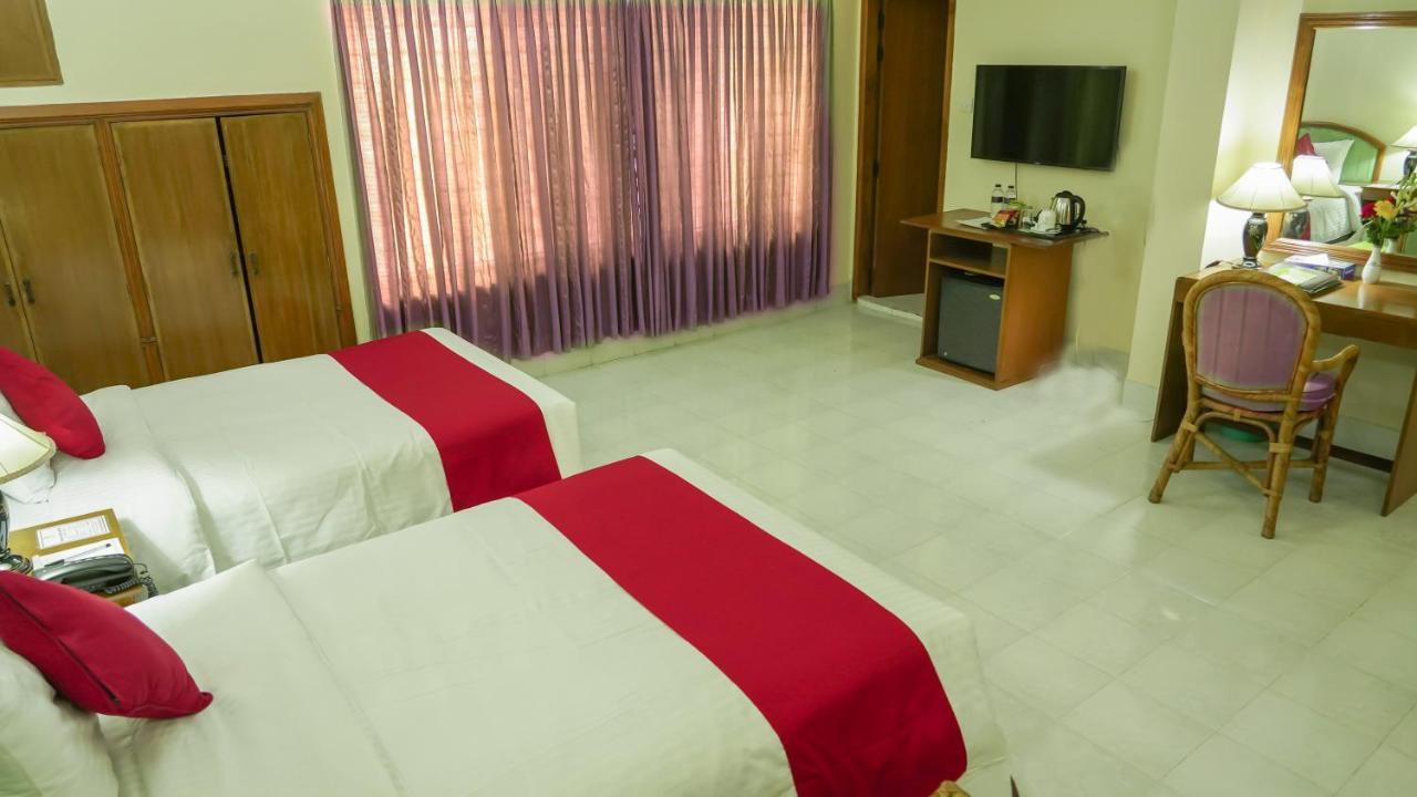 Asia Pacific Hotel Дака Екстериор снимка