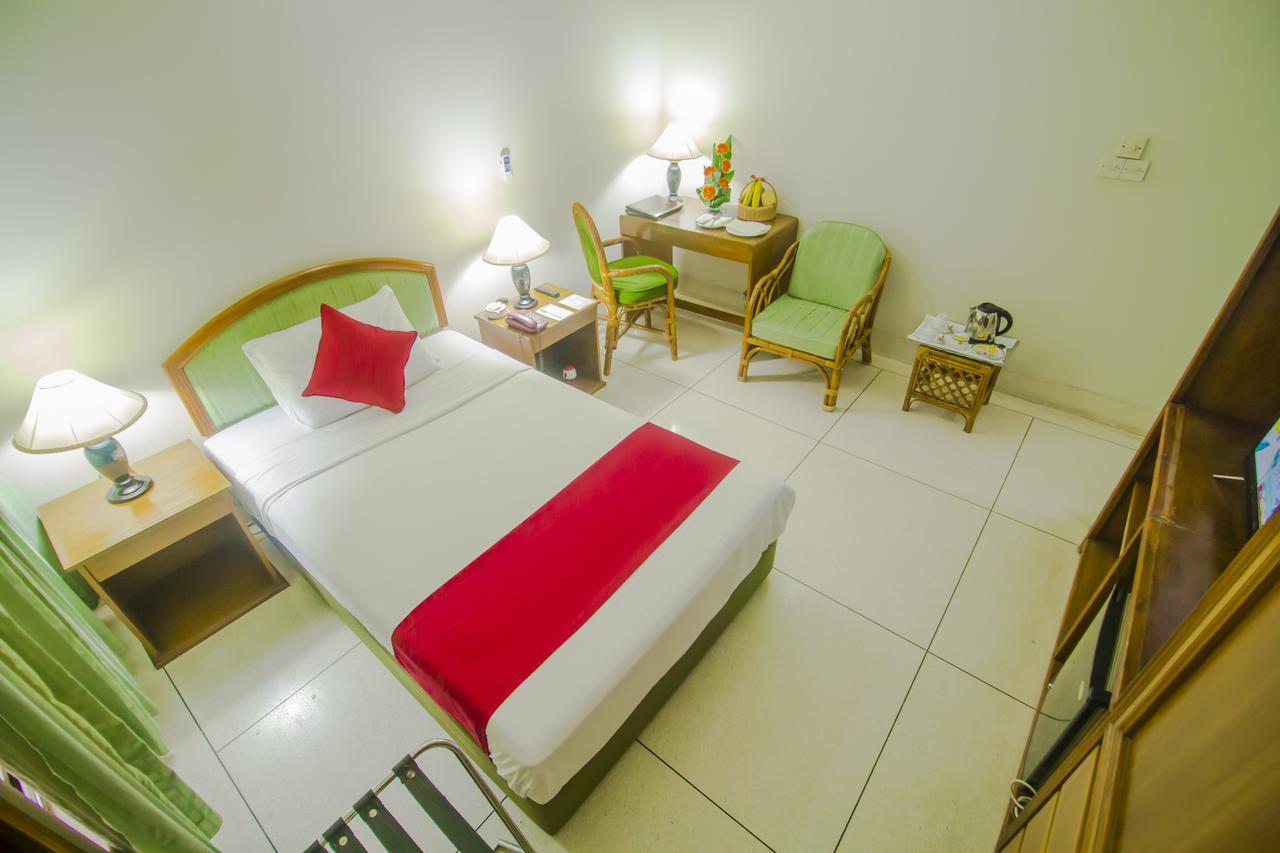 Asia Pacific Hotel Дака Екстериор снимка