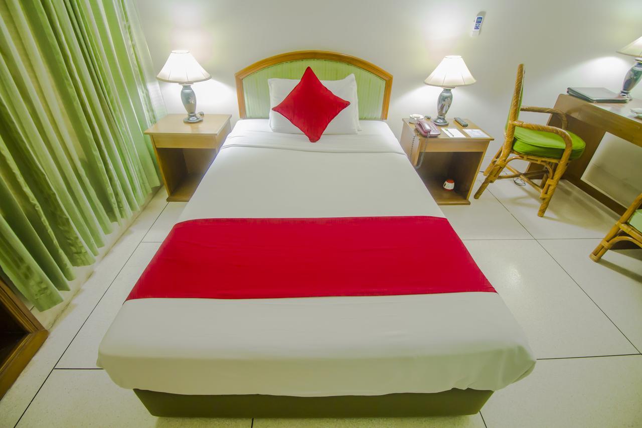 Asia Pacific Hotel Дака Екстериор снимка