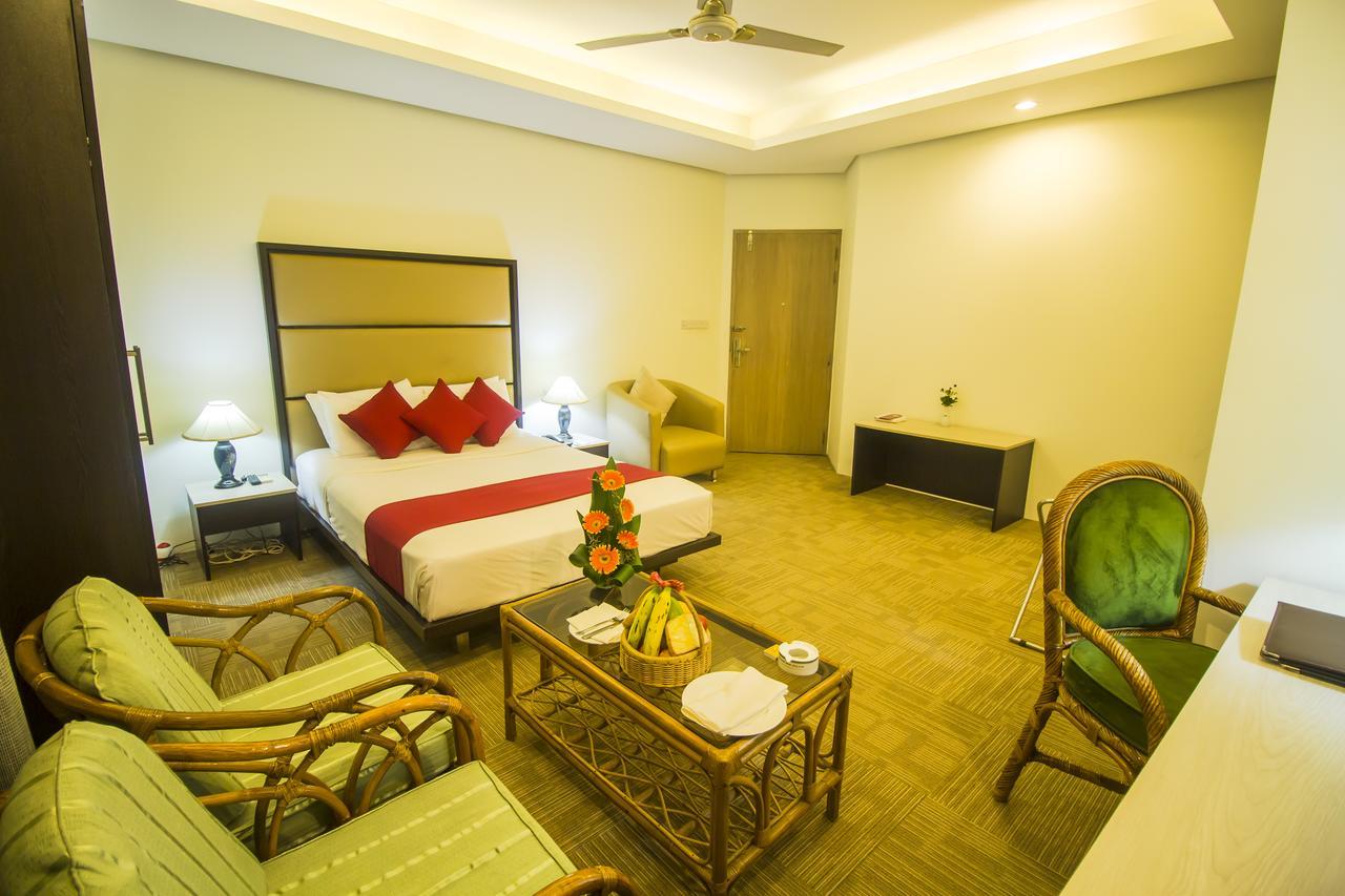 Asia Pacific Hotel Дака Екстериор снимка